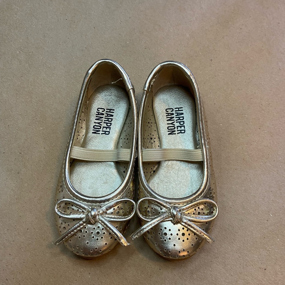 Harper canyon gold shoes toddler size 6 (run small)